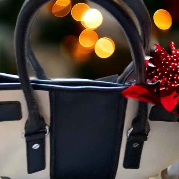 Michael Kors Hamilton Bag, Excellent Style, stunning studded shoulder bag. - Picture 3 of 8